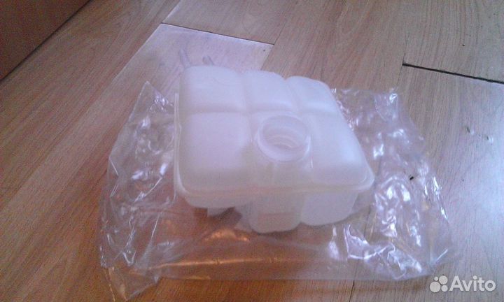 Расширительный бачок Форд Фокус 2, Вольво, Мазда 3