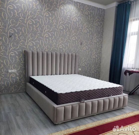 Двухспальные кровати с подголовьем