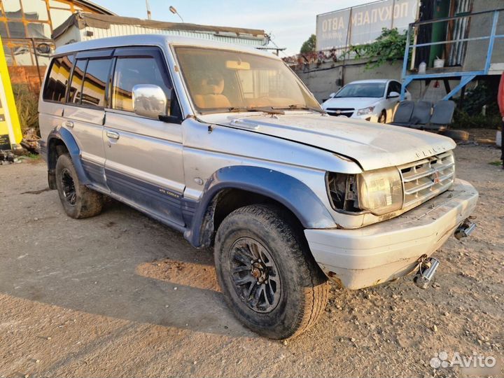 Подрамник двигателя Mitsubishi Pajero 2