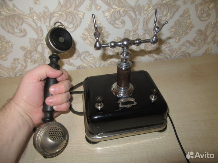 Антикварный телефонный аппарат. 1920-е гг. СССР