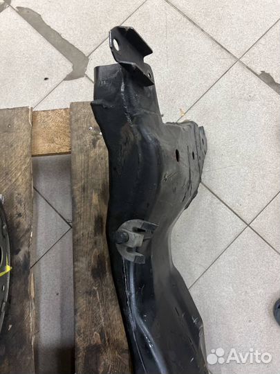 Подрамник передний Mitsubishi Lancer 9