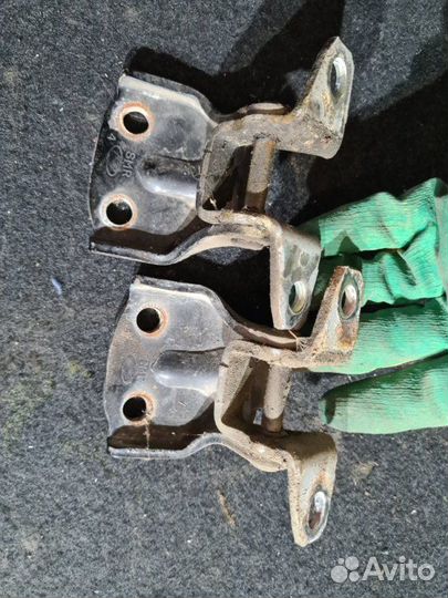 Петля двери задняя правая Hyundai Santa Fe classic