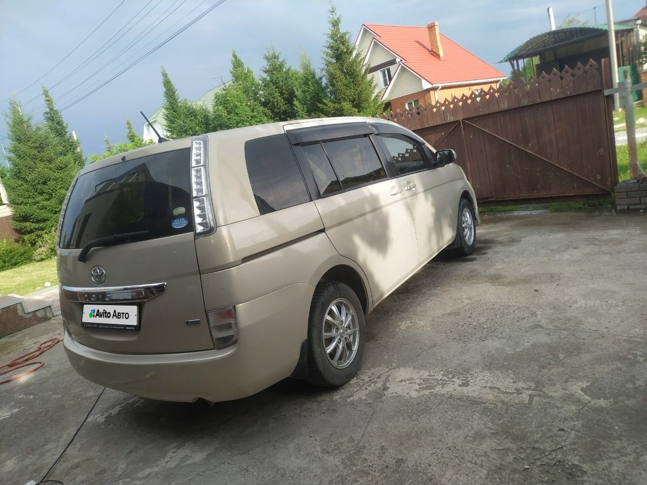 Toyota Isis: фото из отзыва