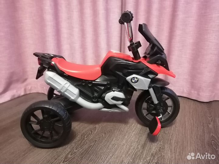 Трёхколёсный детский велосипед BMW