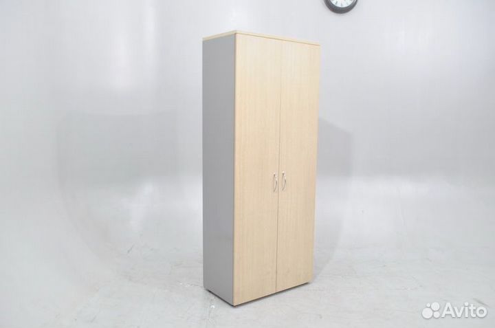 Офисный шкаф для одежды