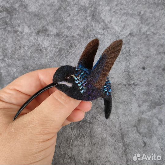 Брошь колибри