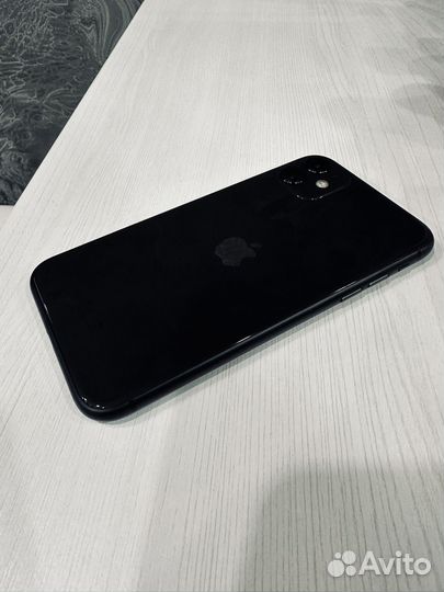 Телефон iPhone 11