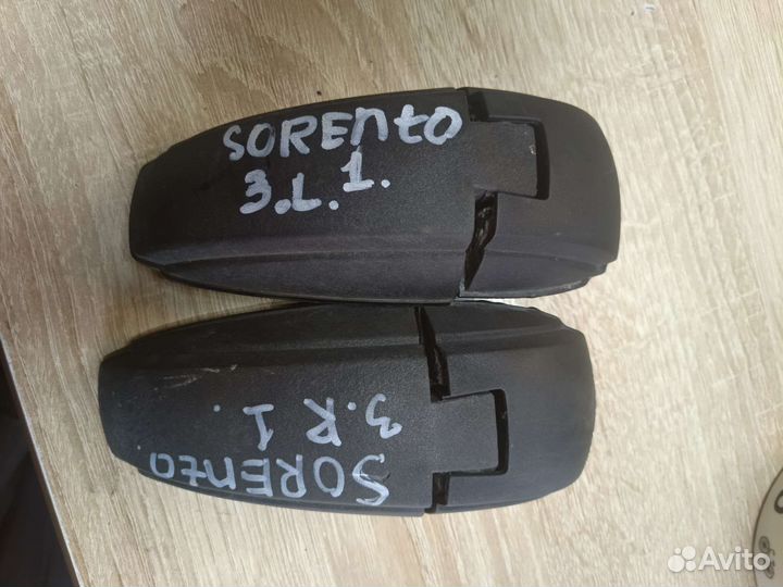 Петли стекла крышки багажника Kia sorento 1