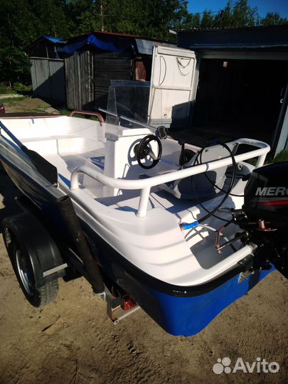 Лодка с мотором
