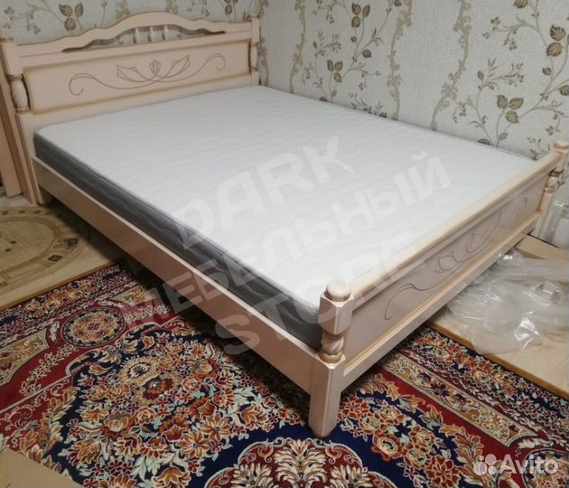 Кровать массив