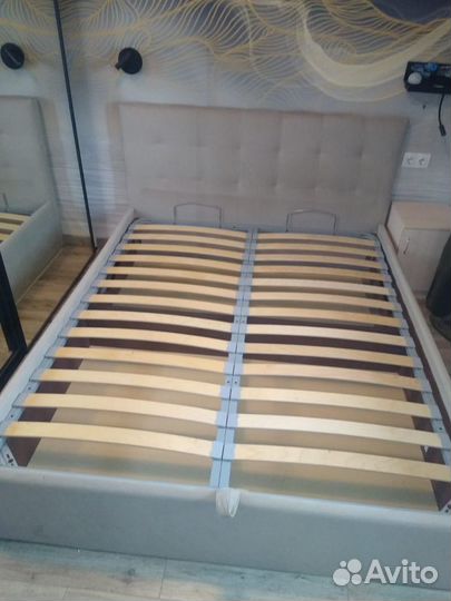 Кровать двухспальная 160 200 бу с матрасом