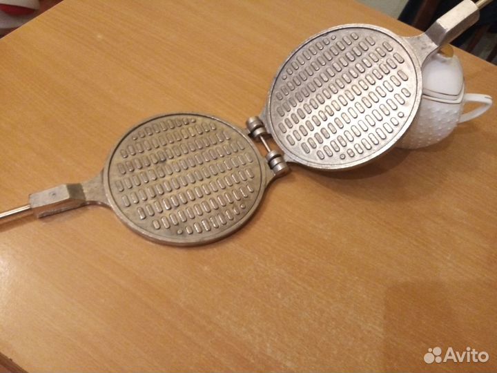 Едет к покупателю Вафельница