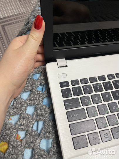Ноутбук asus белый