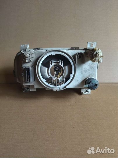 Skoda Felicia фара правая Hella