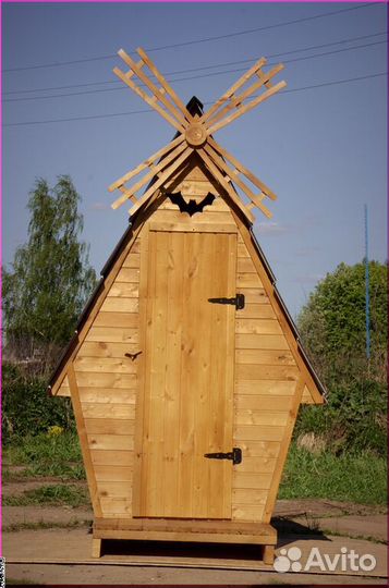 Уличный туалет деревянный KEY674