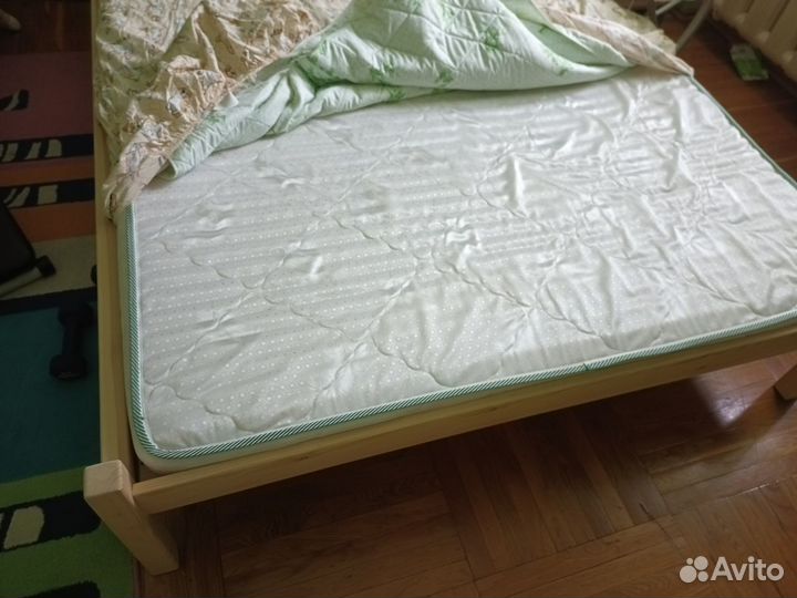 Кровать двухспальная 140 200 бу с матрасом
