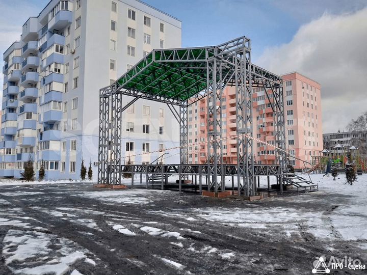 Двускатная уличная стационарная сцена с порталами