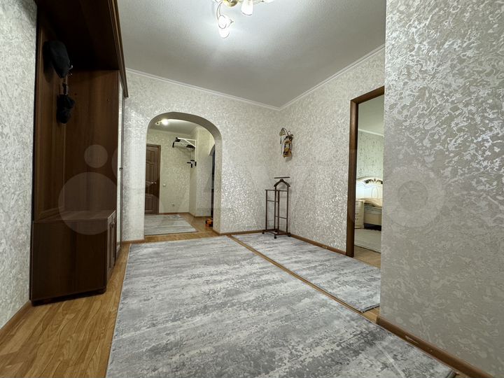 2-к. квартира, 68 м², 9/10 эт.