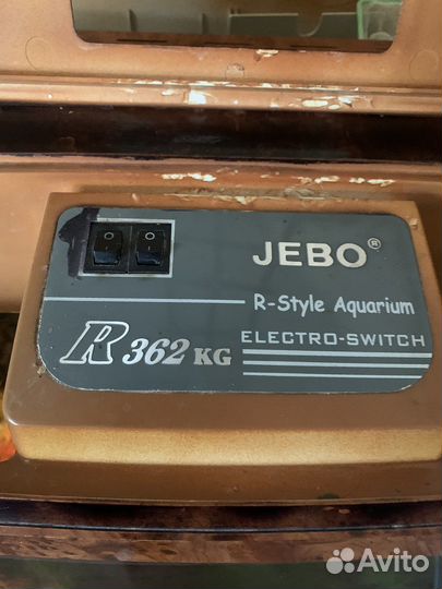 Аквариум с рыбами