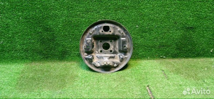 Щиток тормозного механизма задний левый Nissan