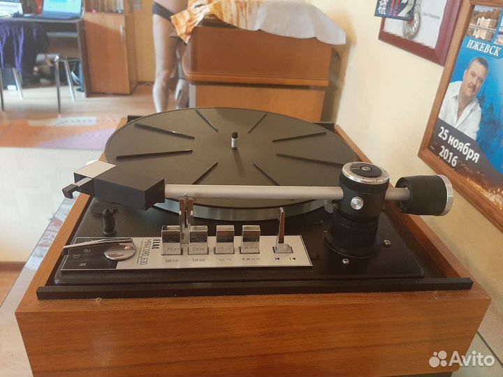 Проигрыватель винила Elac Miracord 630