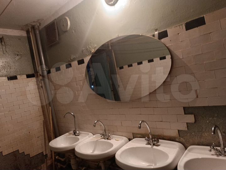 Комната 18 м² в 4-к., 2/5 эт.