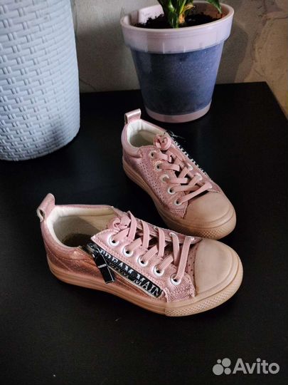 Кроссовки для девочки