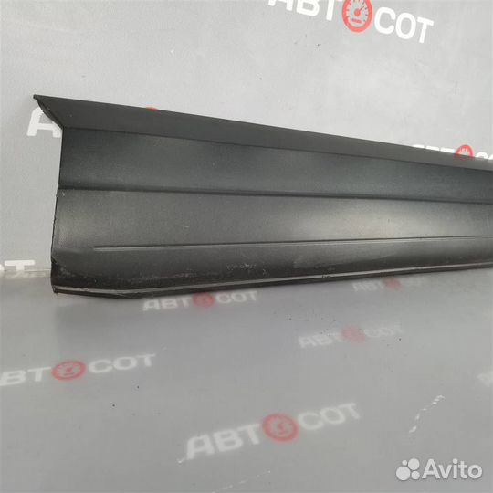 Молдинг передней правой двери VW Tiguan 2007-2011