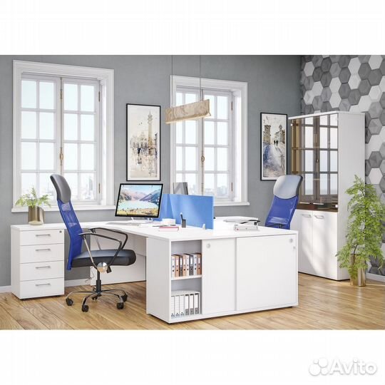 Шкаф с глухими средними и малыми дверьми xten XHC