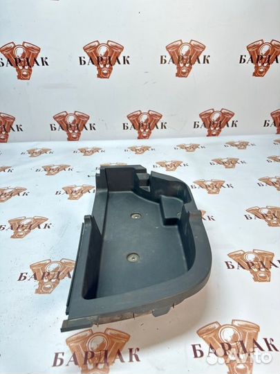 Карман багажника правый Toyota Avensis универсал