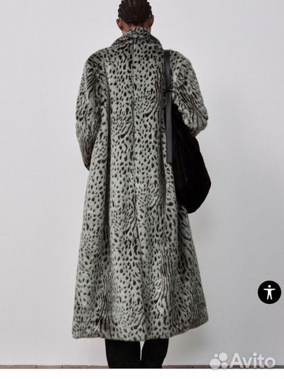 Пальто шуба с анималистичным принтом Zara