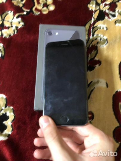 Телефон iPhone 8