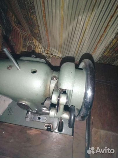 Швейная машина LADA 122 ножная