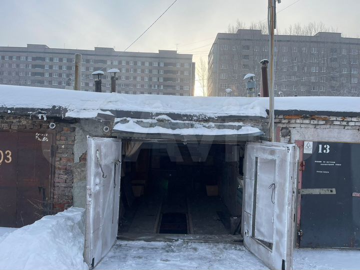 Гараж, > 30 м²