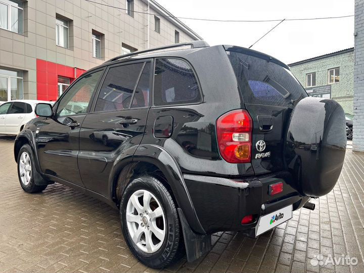 Toyota RAV4, 2005