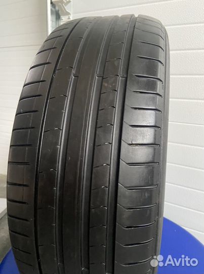 Pirelli P Zero PZ4 235/50 R19 99V