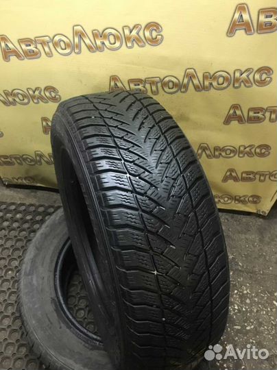 Goodyear UltraGrip Winter 215/65 R16