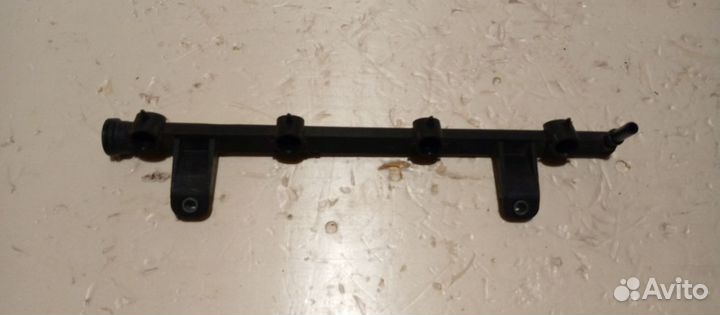 Топливная рейка рампа Renault Logan 1 1.4-1.6