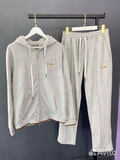 Спортивный костюм