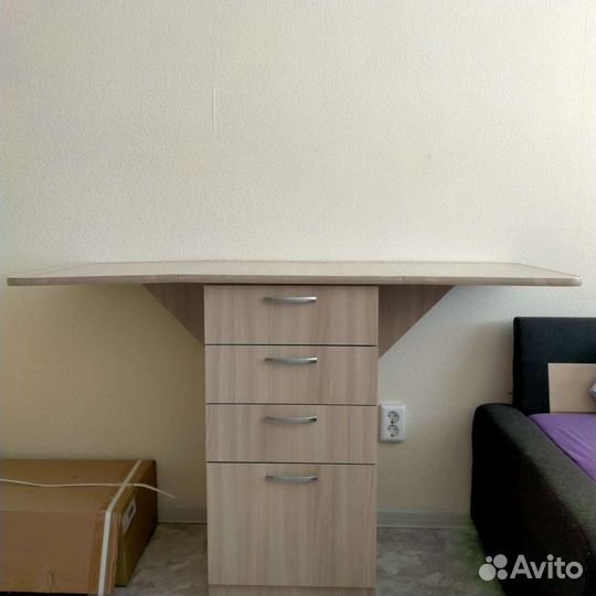 Шкаф и учебный стол