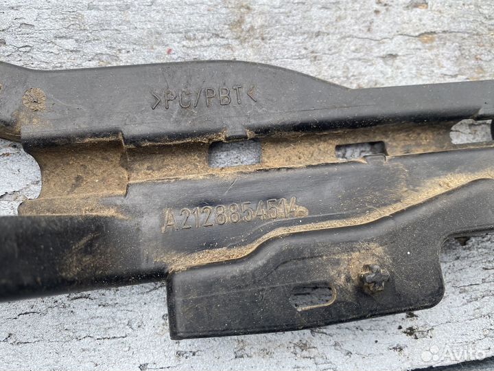 Кронштейн заднего бампера Mercedes Benz W212