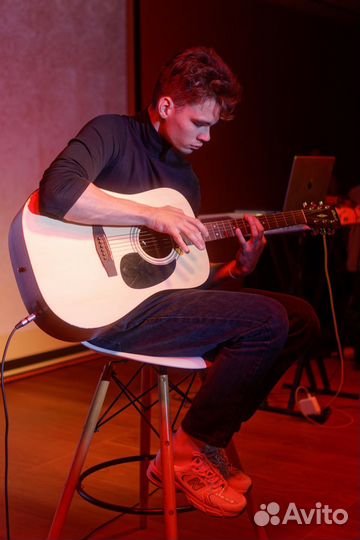 Репетитор по игре на гитаре онлайн