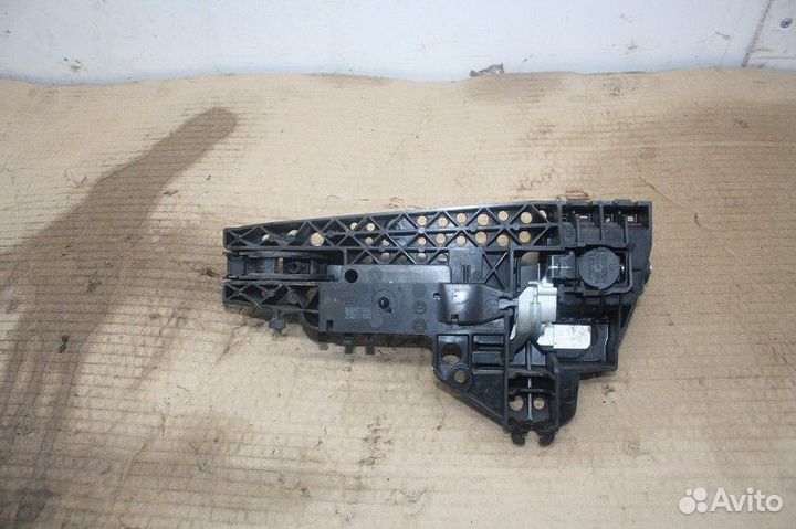 Ручка двери задней наружная правая Audi Q3 I (2011—2014)