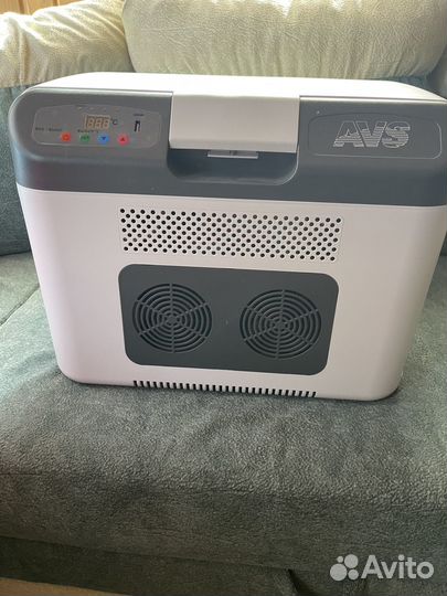 Термоконтейнер (холодильник для автомобиля)