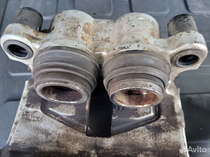 Суппорт volvo xc60 xc90 передний левый 36002411