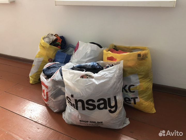 Шесть пакетов женской одежды размер 44