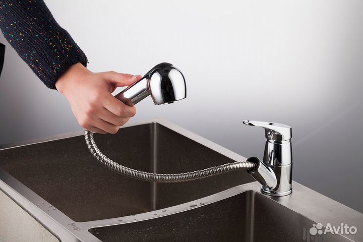 Смеситель с выдвижной лейкой Frap F6013