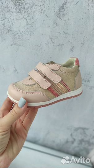 Кроссовки для девочки