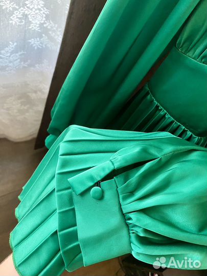 Зеленое шелковое платье S