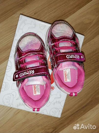 Кроссовки для девочки
